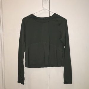 Green cropped long sleeve Lululemon top